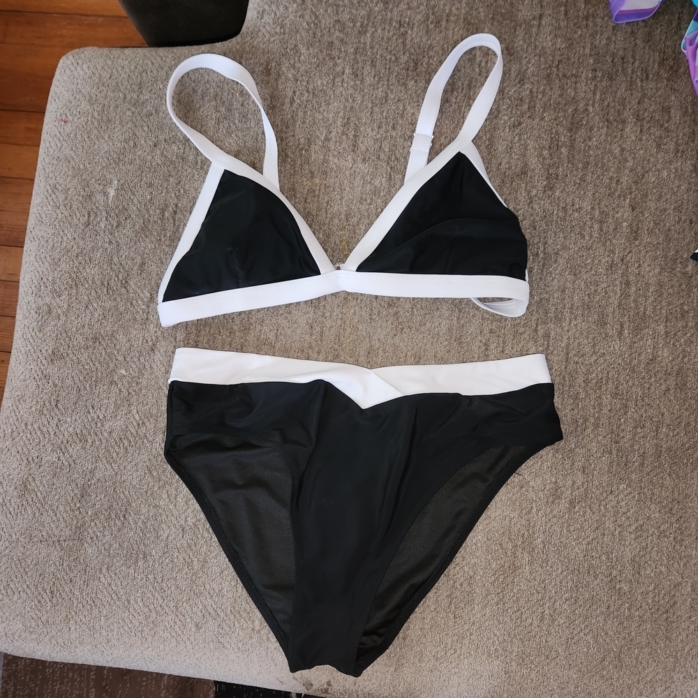Blooming Jelly's Black and White Bikini Set